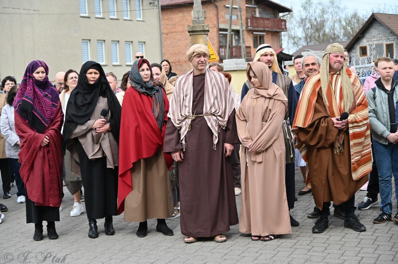 Zdjęcie w galerii na portalu naszraciborz.pl: Misterium Męki Pańskiej w Krzyżanowicach. Poruszające widowisko na pograniczu polsko-czeskim [FOTO i WIDEO] wiadomości z regionu
