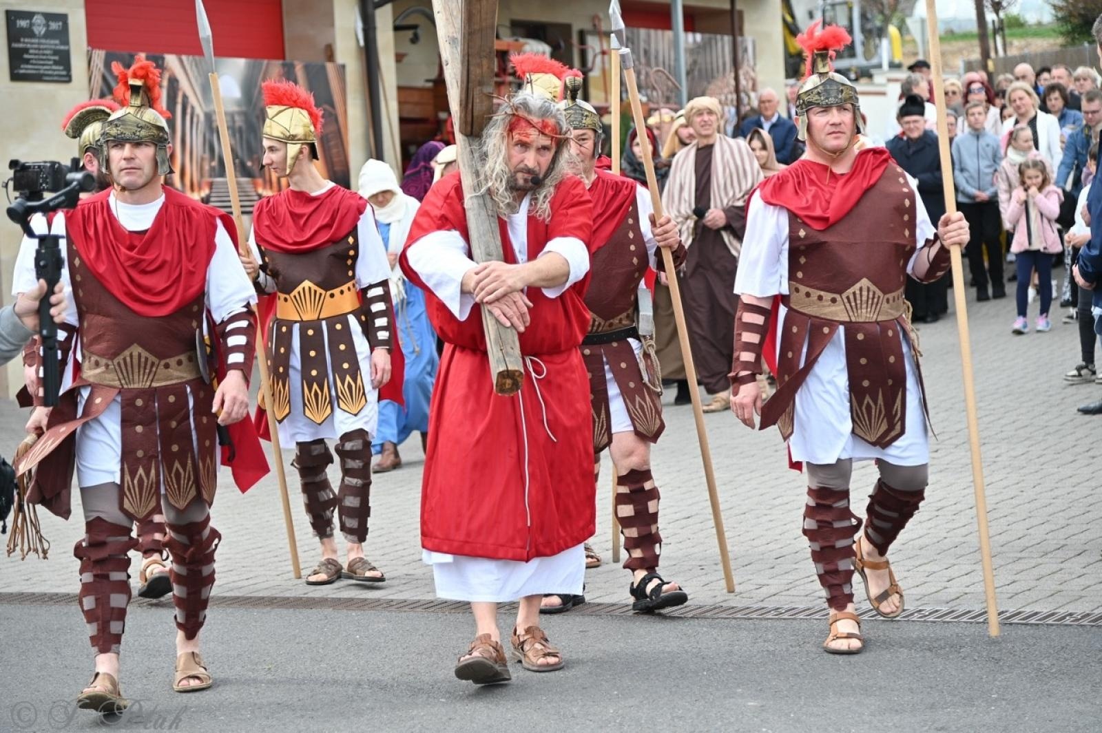 Zdjęcie w galerii na portalu naszraciborz.pl: Misterium Męki Pańskiej w Krzyżanowicach. Poruszające widowisko na pograniczu polsko-czeskim [FOTO i WIDEO] wiadomości z regionu