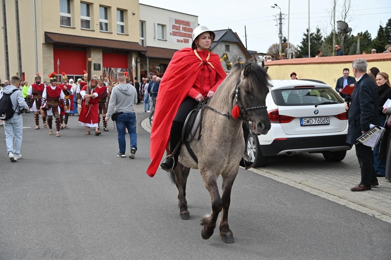 Zdjęcie w galerii na portalu naszraciborz.pl: Misterium Męki Pańskiej w Krzyżanowicach. Poruszające widowisko na pograniczu polsko-czeskim [FOTO i WIDEO] wiadomości z regionu