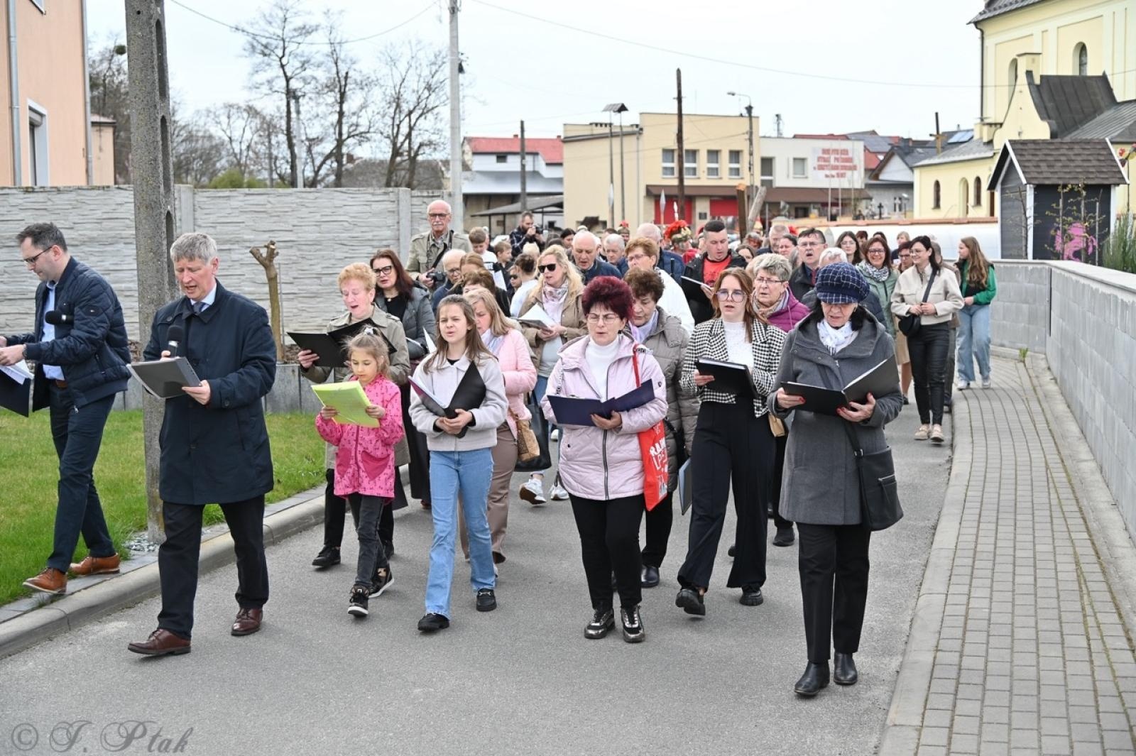 Zdjęcie w galerii na portalu naszraciborz.pl: Misterium Męki Pańskiej w Krzyżanowicach. Poruszające widowisko na pograniczu polsko-czeskim [FOTO i WIDEO] wiadomości z regionu