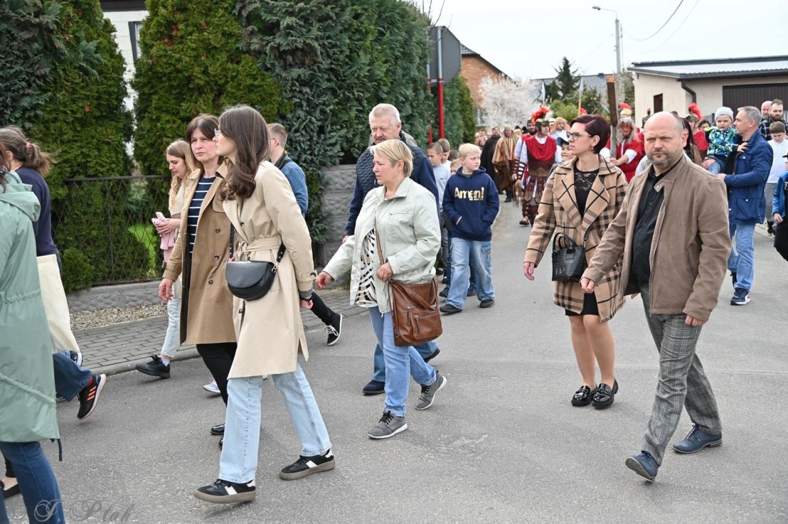 Zdjęcie w galerii na portalu naszraciborz.pl: Misterium Męki Pańskiej w Krzyżanowicach. Poruszające widowisko na pograniczu polsko-czeskim [FOTO i WIDEO] wiadomości z regionu
