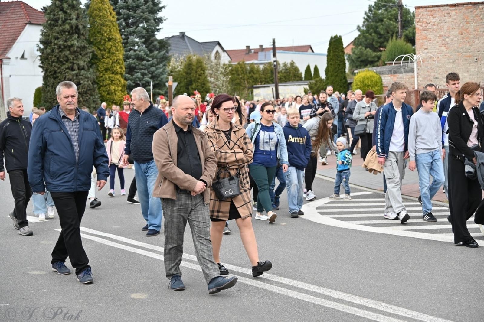 Zdjęcie w galerii na portalu naszraciborz.pl: Misterium Męki Pańskiej w Krzyżanowicach. Poruszające widowisko na pograniczu polsko-czeskim [FOTO i WIDEO] wiadomości z regionu