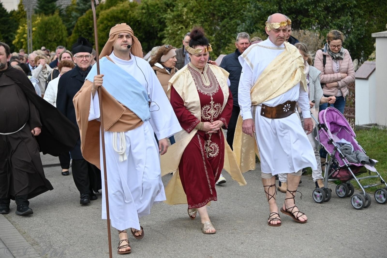 Zdjęcie w galerii na portalu naszraciborz.pl: Misterium Męki Pańskiej w Krzyżanowicach. Poruszające widowisko na pograniczu polsko-czeskim [FOTO i WIDEO] wiadomości z regionu
