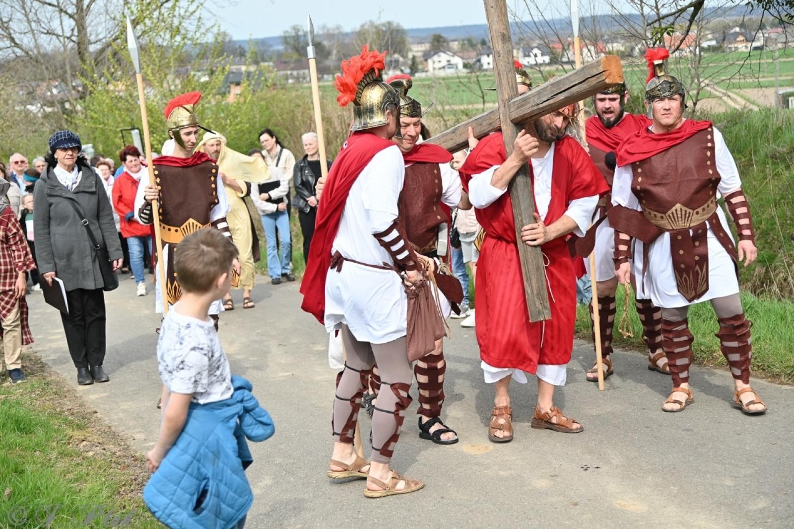 Zdjęcie w galerii na portalu naszraciborz.pl: Misterium Męki Pańskiej w Krzyżanowicach. Poruszające widowisko na pograniczu polsko-czeskim [FOTO i WIDEO] wiadomości z regionu