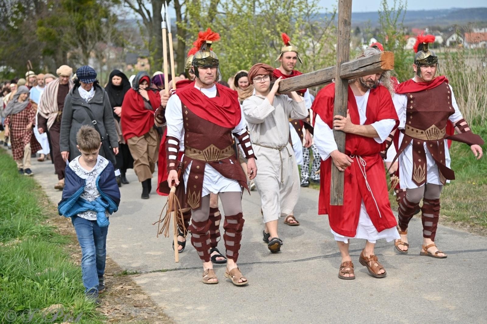 Zdjęcie w galerii na portalu naszraciborz.pl: Misterium Męki Pańskiej w Krzyżanowicach. Poruszające widowisko na pograniczu polsko-czeskim [FOTO i WIDEO] wiadomości z regionu