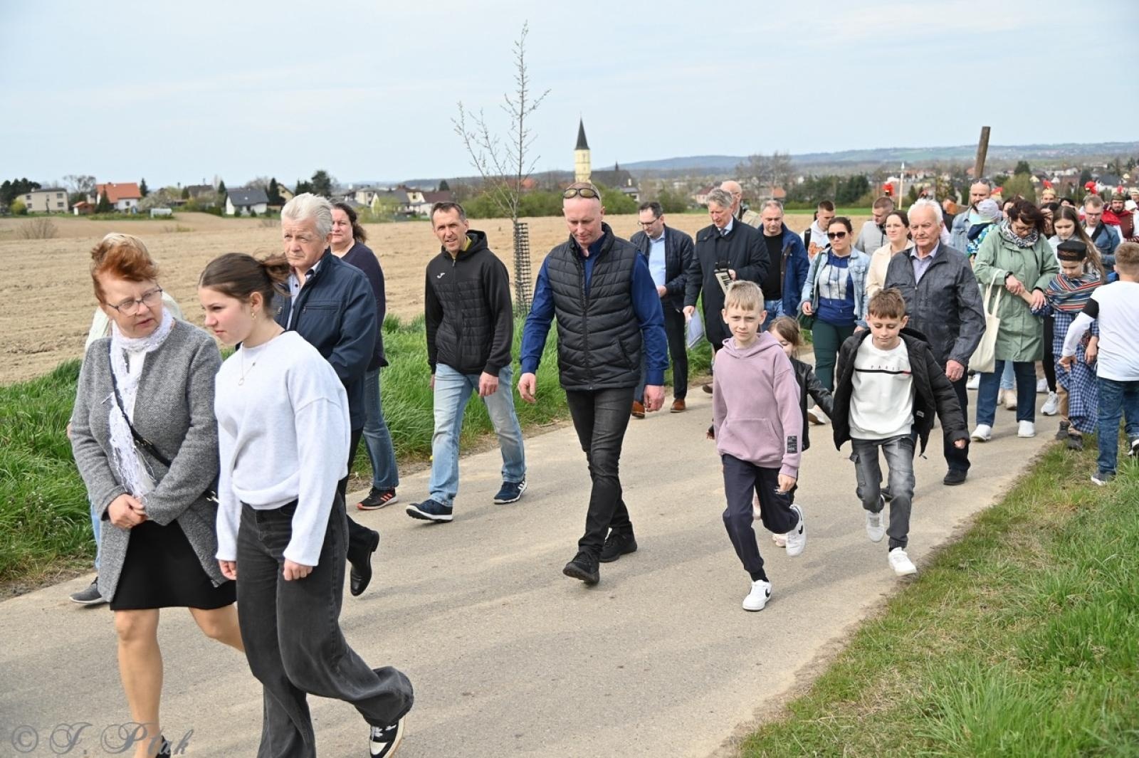 Zdjęcie w galerii na portalu naszraciborz.pl: Misterium Męki Pańskiej w Krzyżanowicach. Poruszające widowisko na pograniczu polsko-czeskim [FOTO i WIDEO] wiadomości z regionu