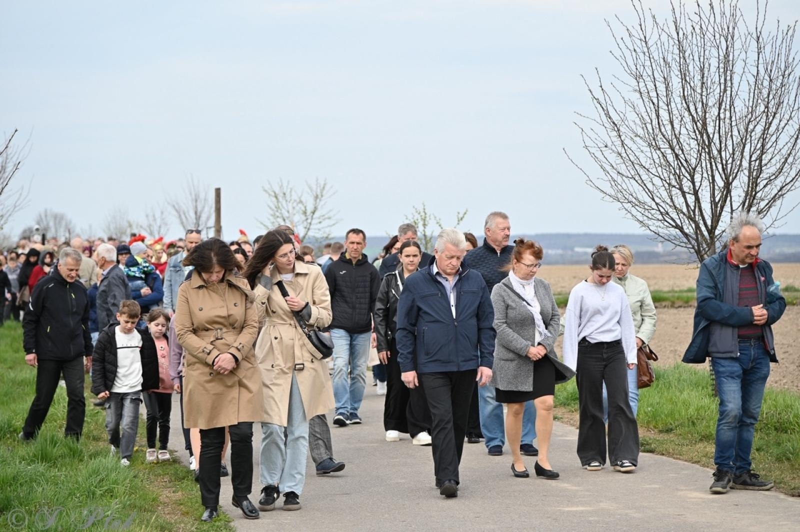 Zdjęcie w galerii na portalu naszraciborz.pl: Misterium Męki Pańskiej w Krzyżanowicach. Poruszające widowisko na pograniczu polsko-czeskim [FOTO i WIDEO] wiadomości z regionu