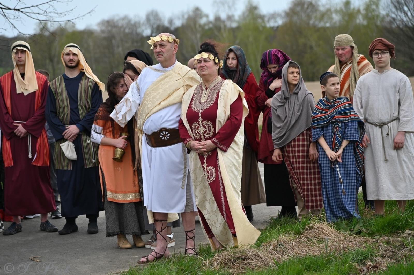 Zdjęcie w galerii na portalu naszraciborz.pl: Misterium Męki Pańskiej w Krzyżanowicach. Poruszające widowisko na pograniczu polsko-czeskim [FOTO i WIDEO] wiadomości z regionu