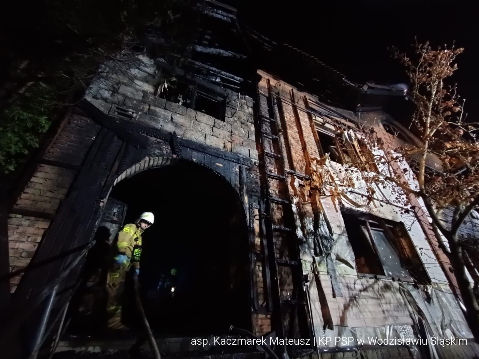 Zdjęcie w galerii na portalu naszraciborz.pl: Tragiczny pożar w Pszowie. Nie żyje pięć osób wiadomości z regionu
