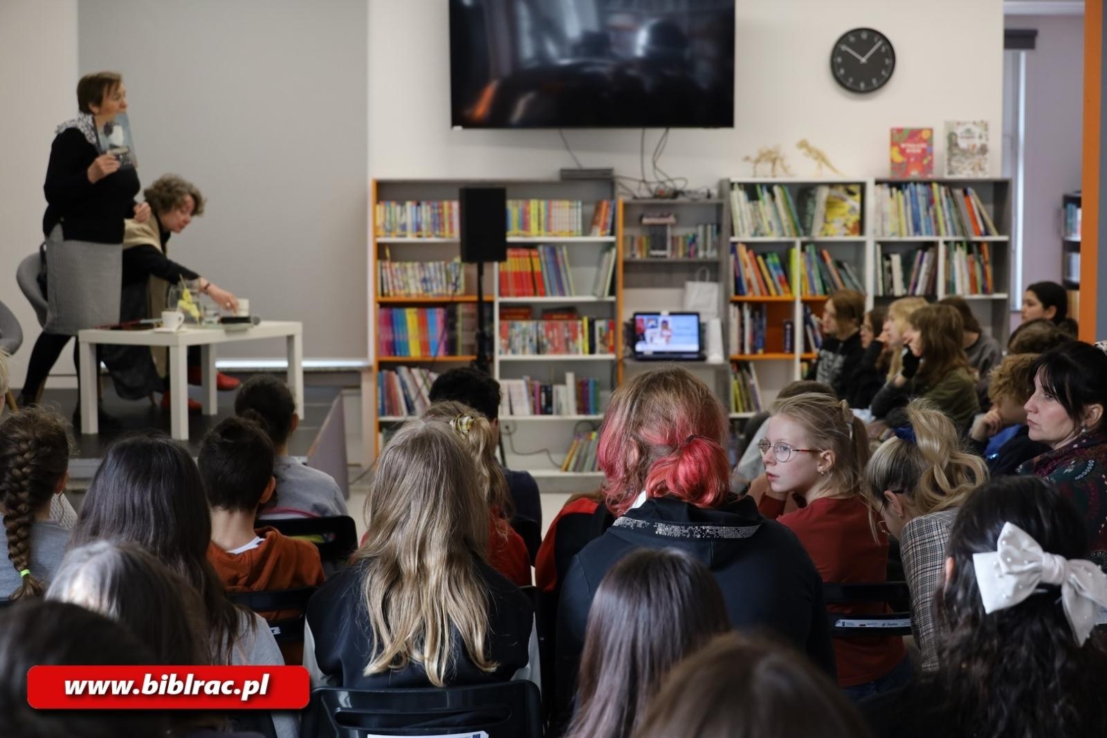 Zdjęcie w galerii na portalu naszraciborz.pl: Renata Piątkowska o prawach dziecka w Bibliotece wiadomości z regionu