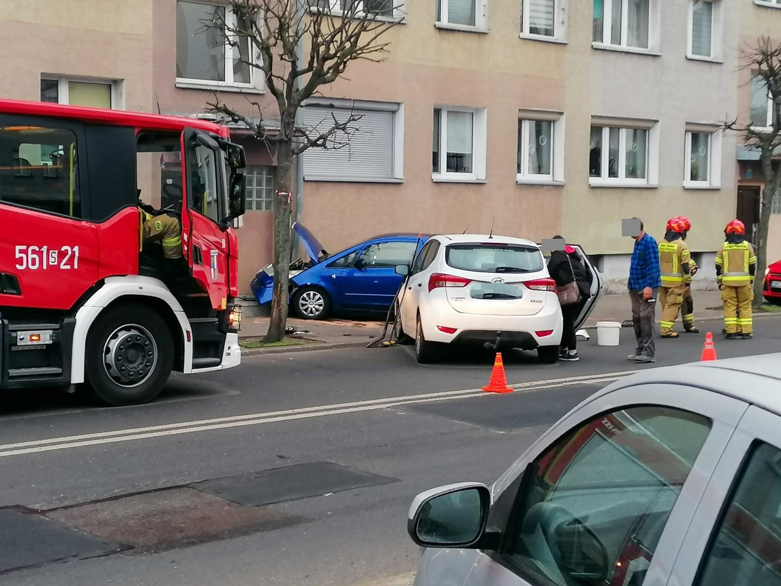 Zdjęcie w galerii na portalu naszraciborz.pl: Kolizja na Opawskiej: kierująca zasnęła za kierownicą wiadomości z regionu