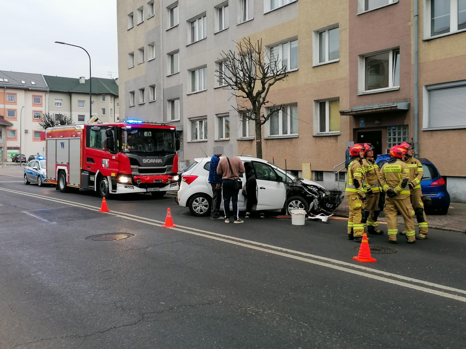 Zdjęcie w galerii na portalu naszraciborz.pl: Kolizja na Opawskiej: kierująca zasnęła za kierownicą wiadomości z regionu