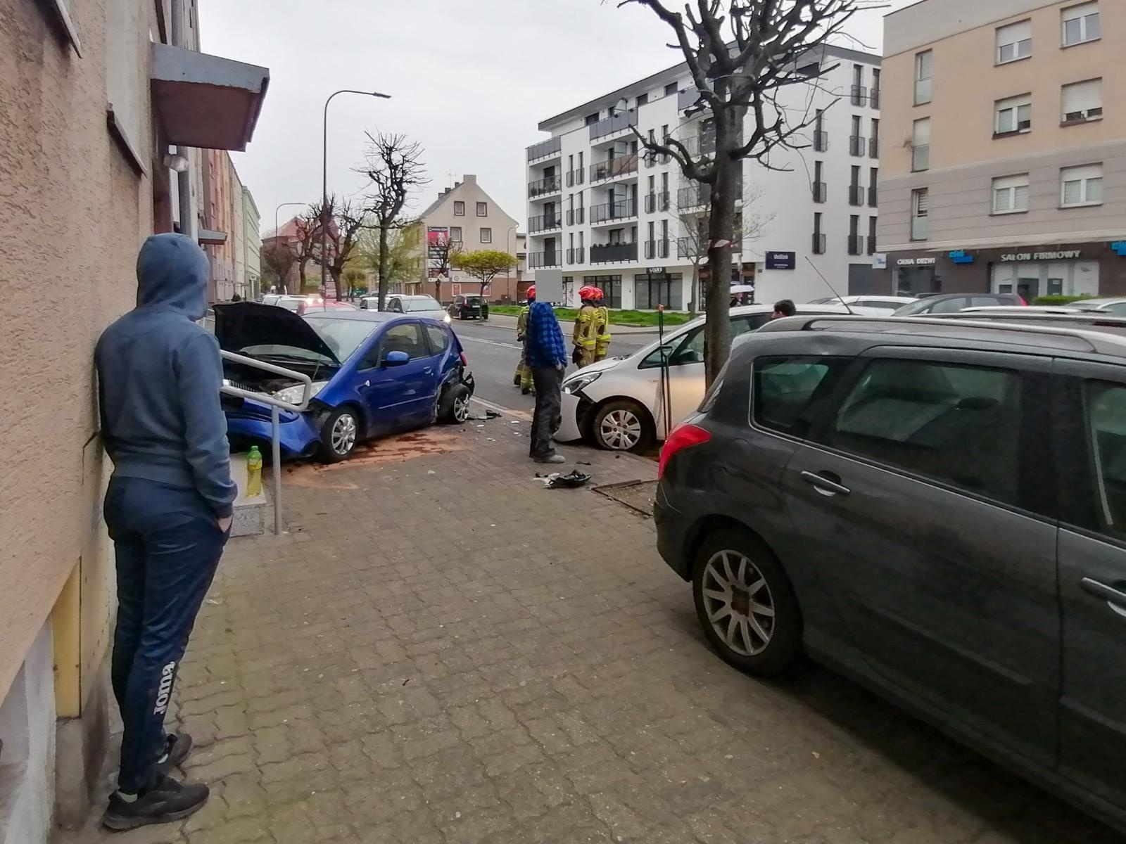 Zdjęcie w galerii na portalu naszraciborz.pl: Kolizja na Opawskiej: kierująca zasnęła za kierownicą wiadomości z regionu