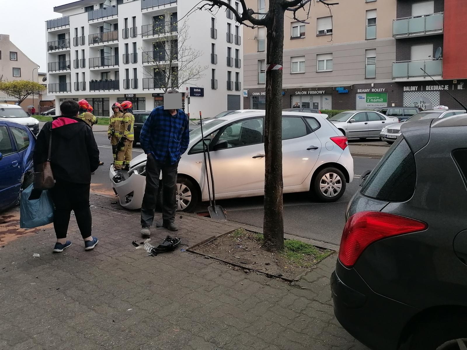 Zdjęcie w galerii na portalu naszraciborz.pl: Kolizja na Opawskiej: kierująca zasnęła za kierownicą wiadomości z regionu