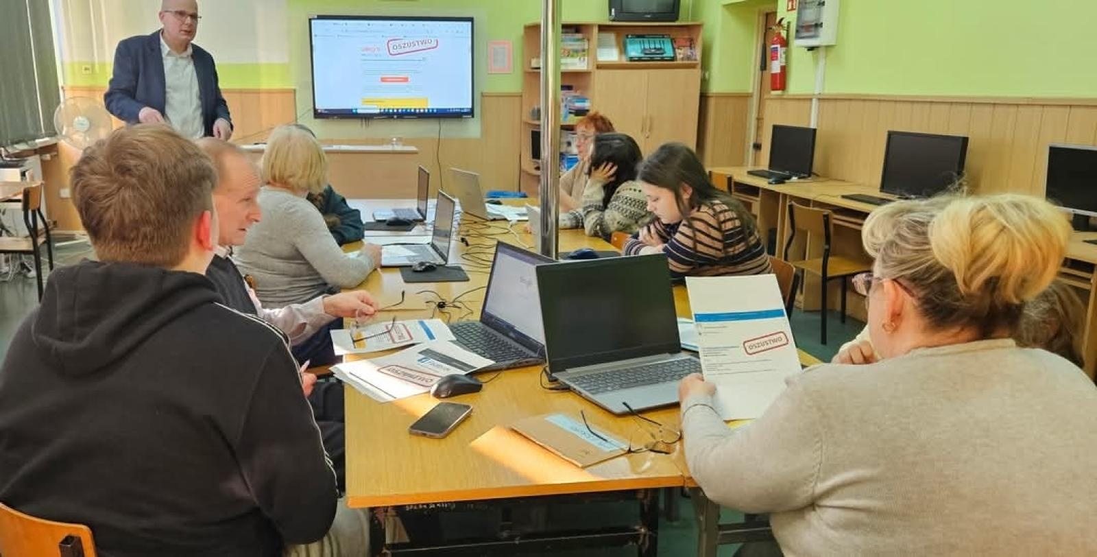 Zdjęcie w galerii na portalu naszraciborz.pl: Szkoła na Płoni łączy pokolenia wiadomości z regionu