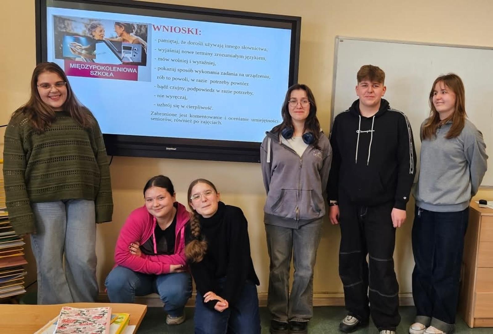 Zdjęcie w galerii na portalu naszraciborz.pl: Szkoła na Płoni łączy pokolenia wiadomości z regionu