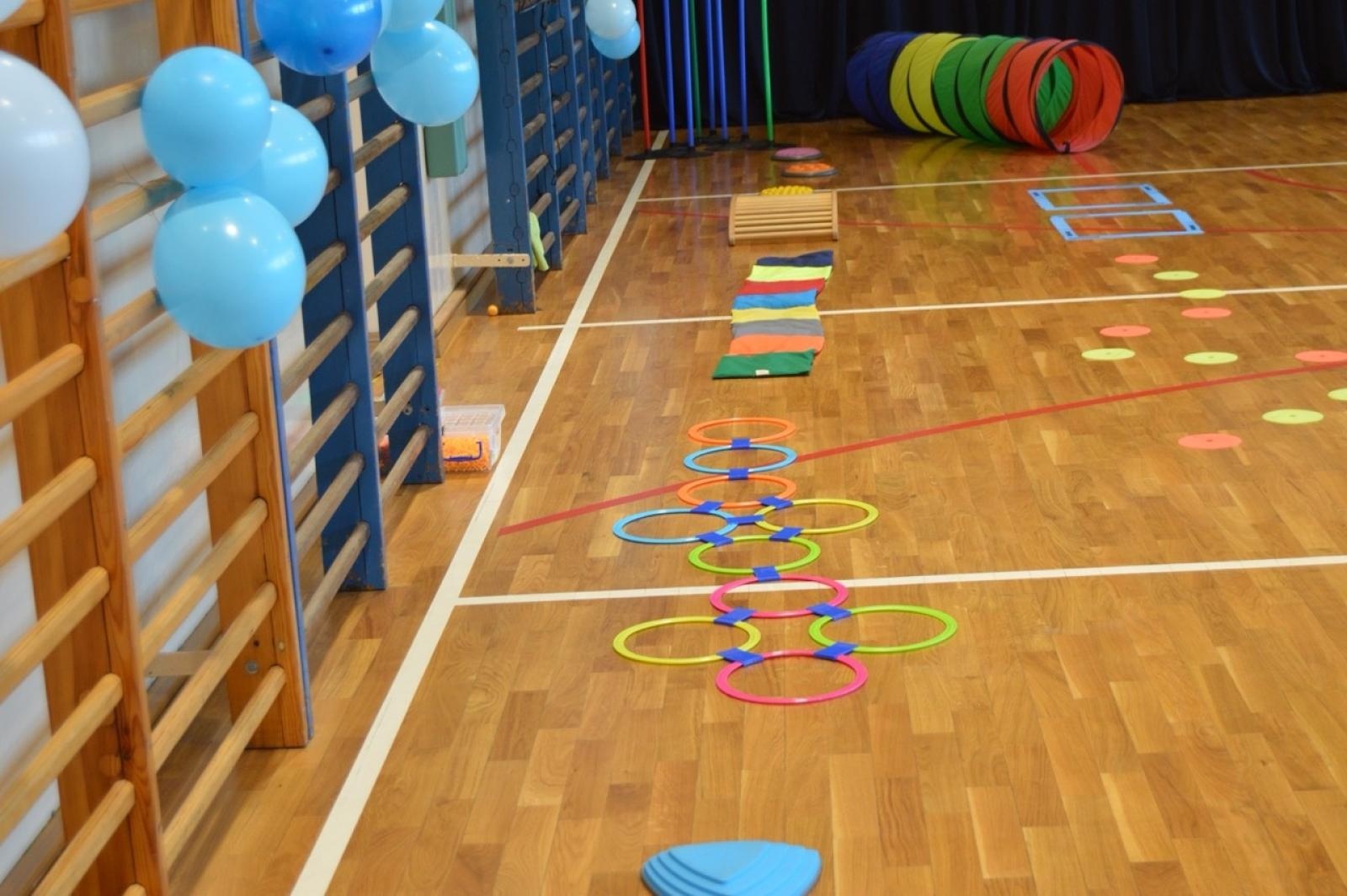 Zdjęcie w galerii na portalu naszraciborz.pl: Światowy Dzień Świadomości Autyzmu w SP4 – dzień integracji i tolerancji wiadomości z regionu