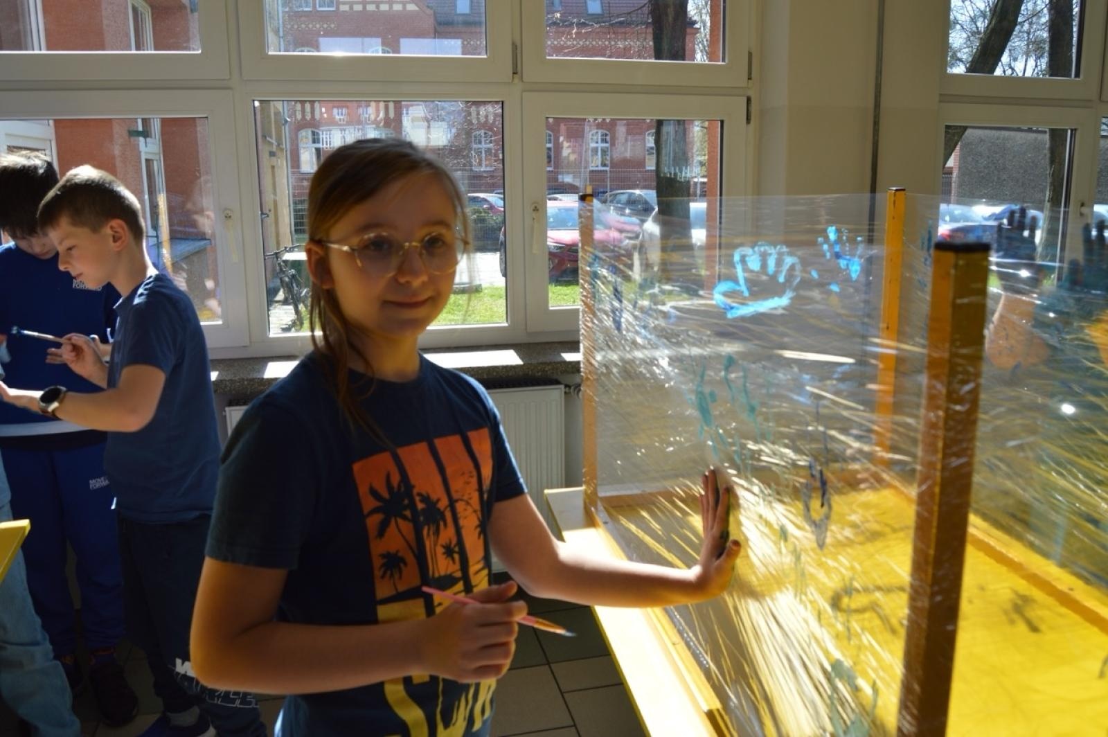 Zdjęcie w galerii na portalu naszraciborz.pl: Światowy Dzień Świadomości Autyzmu w SP4 – dzień integracji i tolerancji wiadomości z regionu