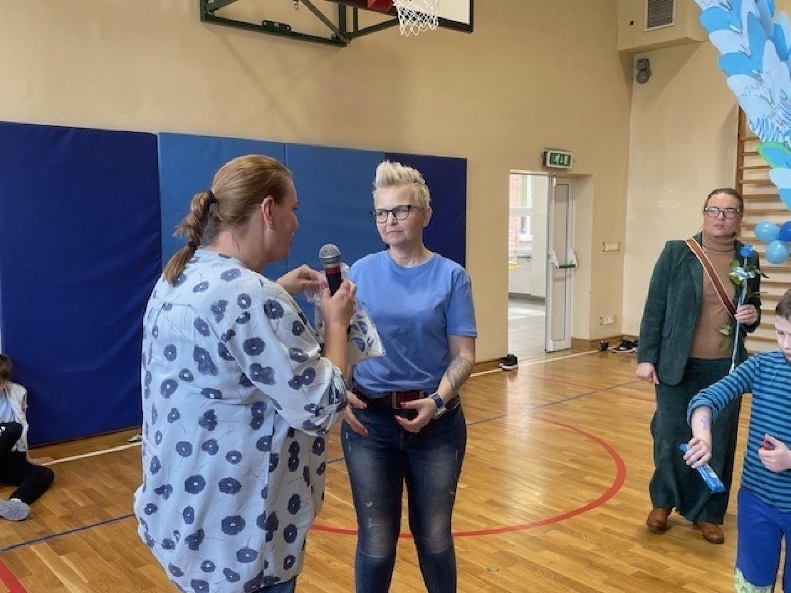 Zdjęcie w galerii na portalu naszraciborz.pl: Światowy Dzień Świadomości Autyzmu w SP4 – dzień integracji i tolerancji wiadomości z regionu