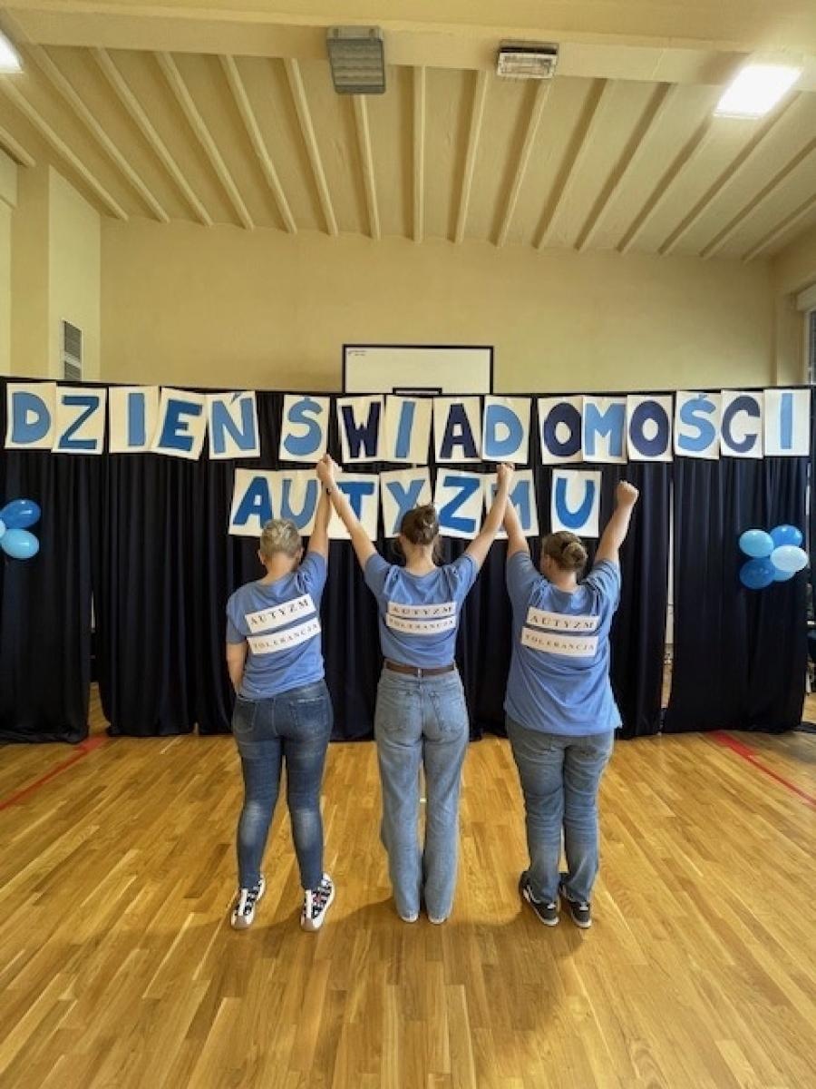 Zdjęcie w galerii na portalu naszraciborz.pl: Światowy Dzień Świadomości Autyzmu w SP4 – dzień integracji i tolerancji wiadomości z regionu