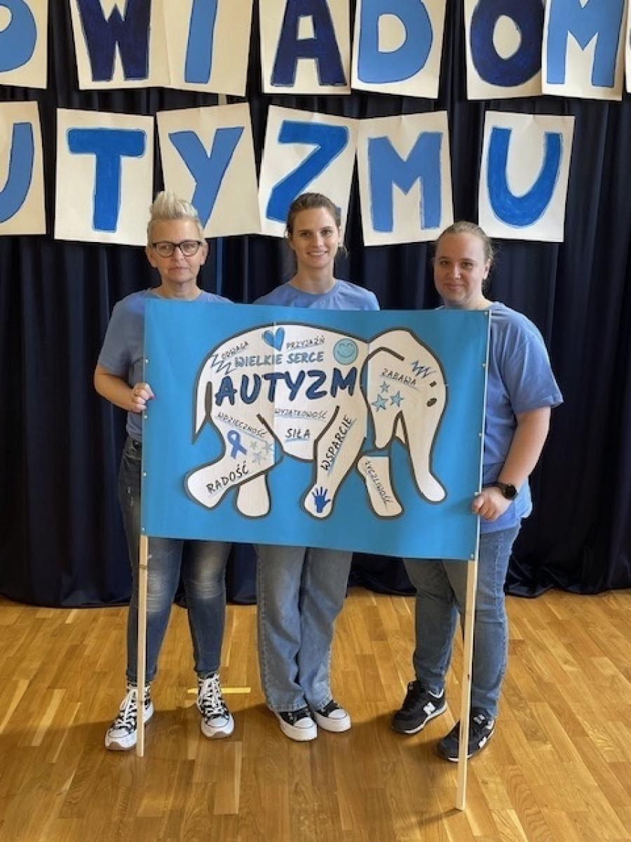 Zdjęcie w galerii na portalu naszraciborz.pl: Światowy Dzień Świadomości Autyzmu w SP4 – dzień integracji i tolerancji wiadomości z regionu