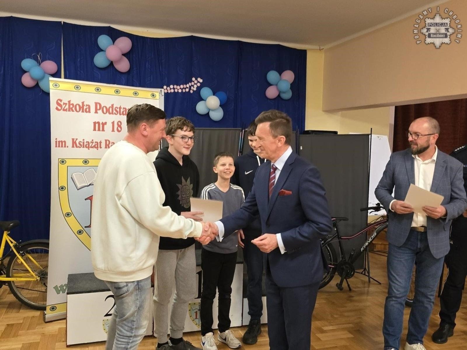 Zdjęcie w galerii na portalu naszraciborz.pl: Powiatowe eliminacje do Ogólnopolskiego Turnieju Bezpieczeństwa w Ruchu Drogowym w SP nr 18 w Raciborzu wiadomości z regionu