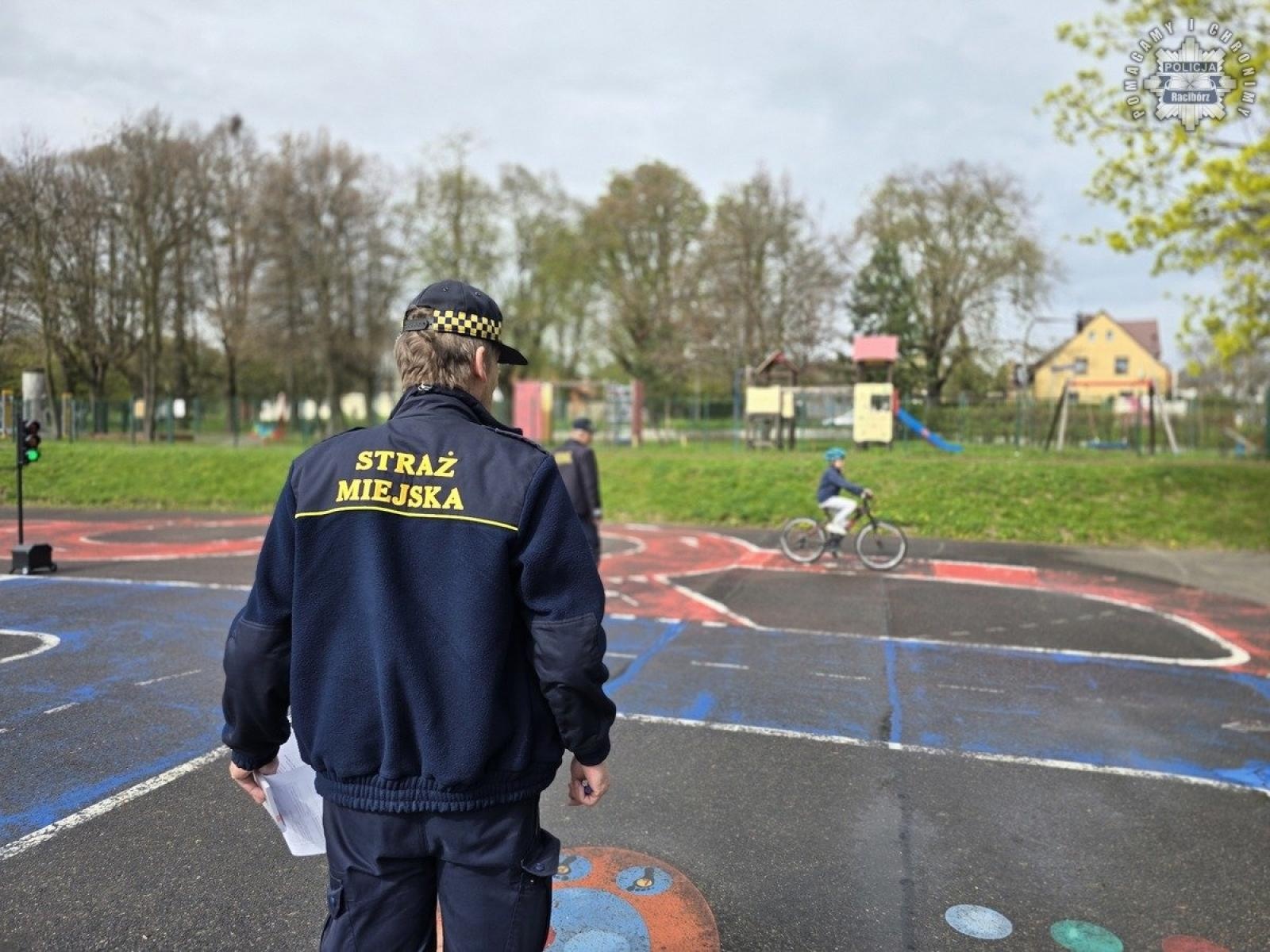 Zdjęcie w galerii na portalu naszraciborz.pl: Powiatowe eliminacje do Ogólnopolskiego Turnieju Bezpieczeństwa w Ruchu Drogowym w SP nr 18 w Raciborzu wiadomości z regionu