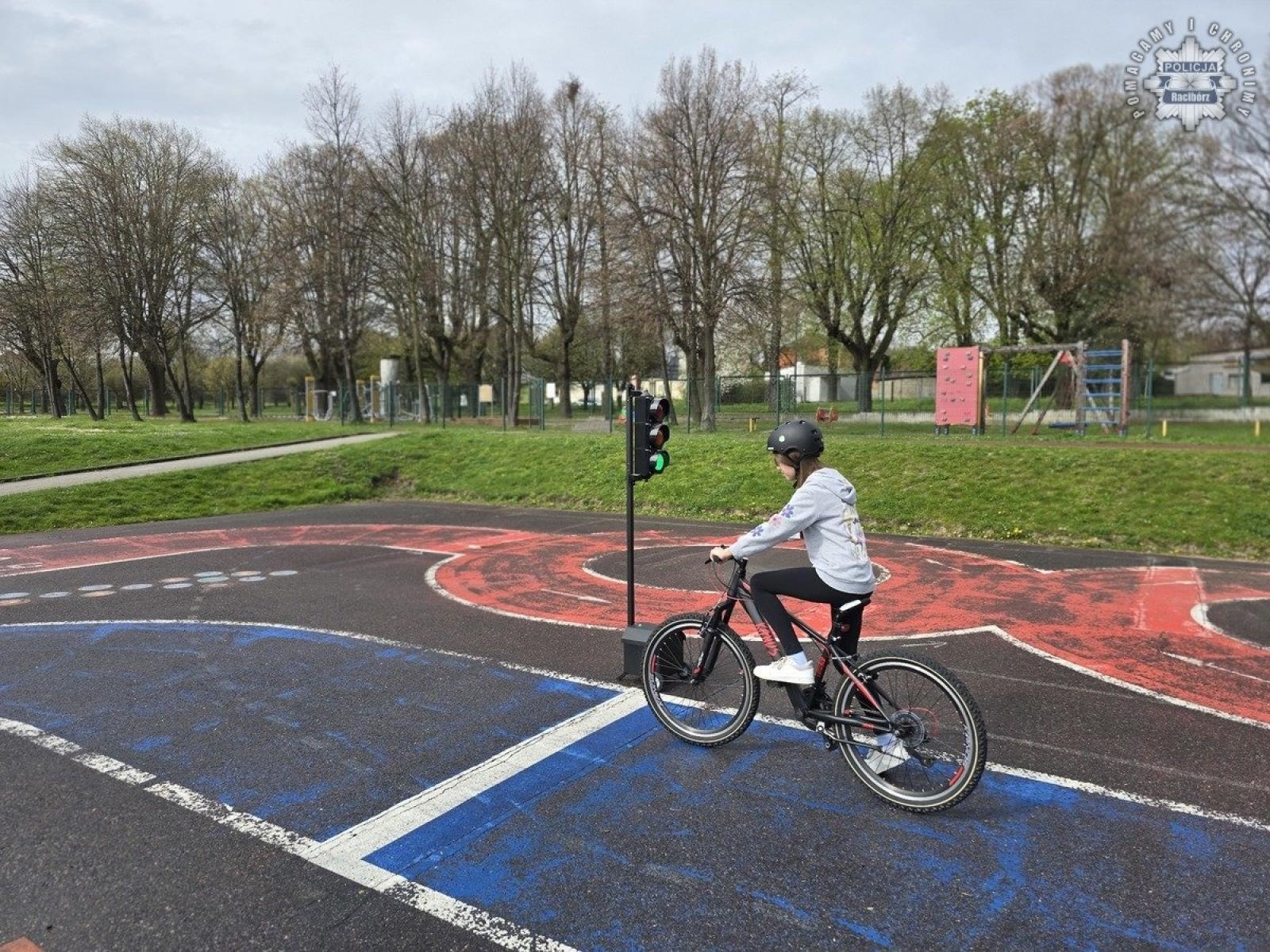 Zdjęcie w galerii na portalu naszraciborz.pl: Powiatowe eliminacje do Ogólnopolskiego Turnieju Bezpieczeństwa w Ruchu Drogowym w SP nr 18 w Raciborzu wiadomości z regionu