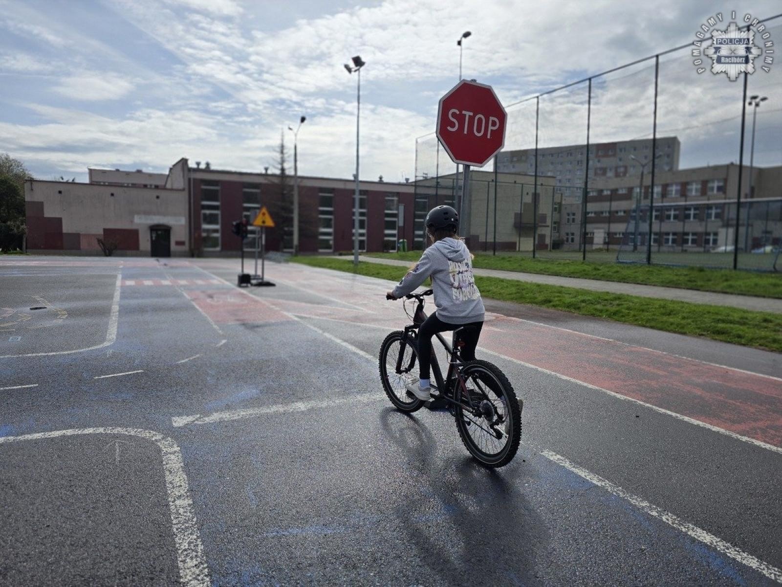 Zdjęcie w galerii na portalu naszraciborz.pl: Powiatowe eliminacje do Ogólnopolskiego Turnieju Bezpieczeństwa w Ruchu Drogowym w SP nr 18 w Raciborzu wiadomości z regionu