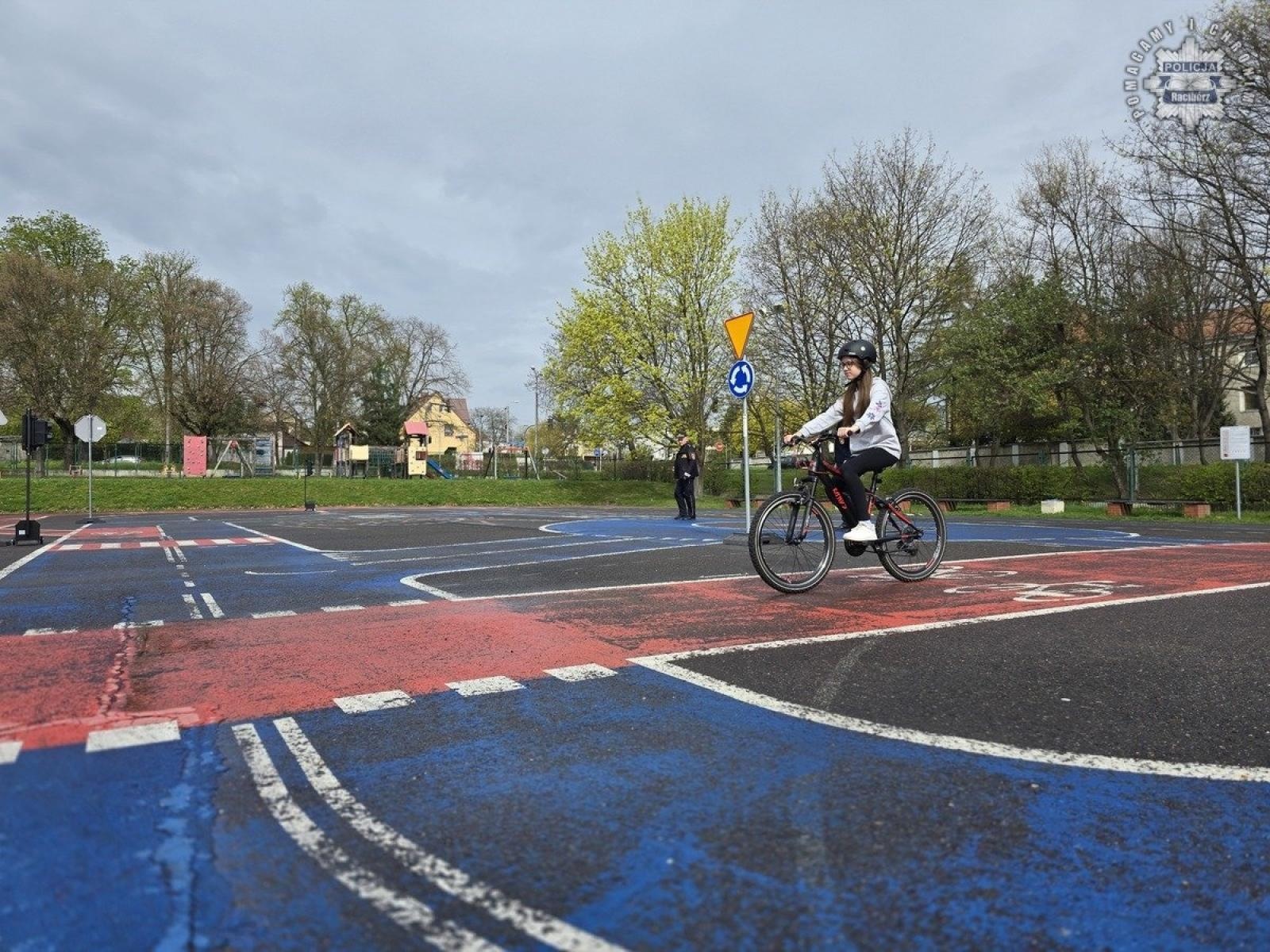 Zdjęcie w galerii na portalu naszraciborz.pl: Powiatowe eliminacje do Ogólnopolskiego Turnieju Bezpieczeństwa w Ruchu Drogowym w SP nr 18 w Raciborzu wiadomości z regionu