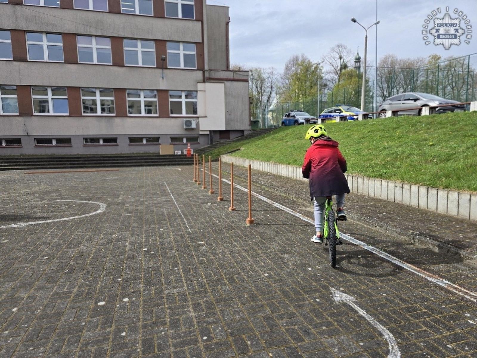 Zdjęcie w galerii na portalu naszraciborz.pl: Powiatowe eliminacje do Ogólnopolskiego Turnieju Bezpieczeństwa w Ruchu Drogowym w SP nr 18 w Raciborzu wiadomości z regionu