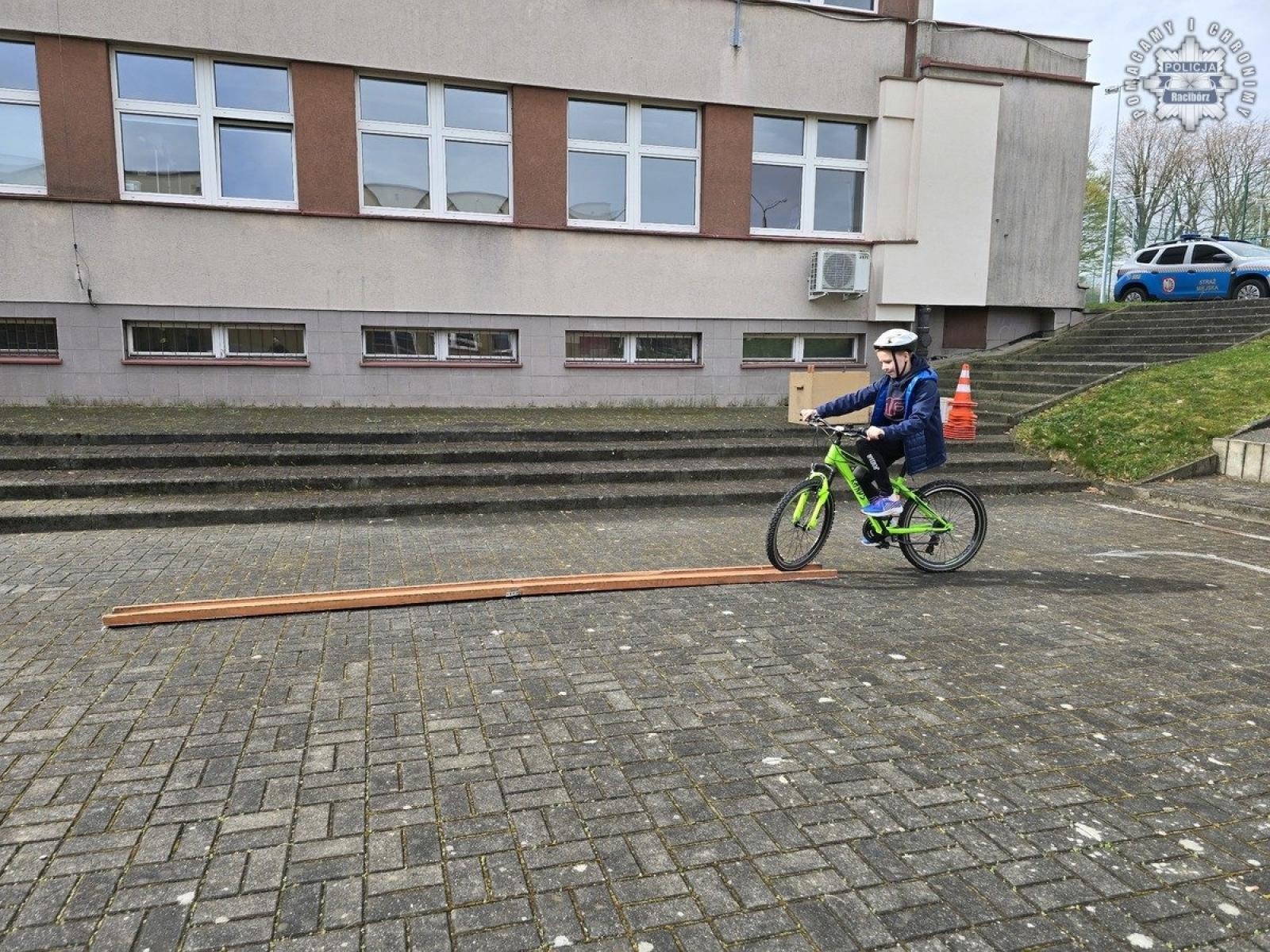 Zdjęcie w galerii na portalu naszraciborz.pl: Powiatowe eliminacje do Ogólnopolskiego Turnieju Bezpieczeństwa w Ruchu Drogowym w SP nr 18 w Raciborzu wiadomości z regionu