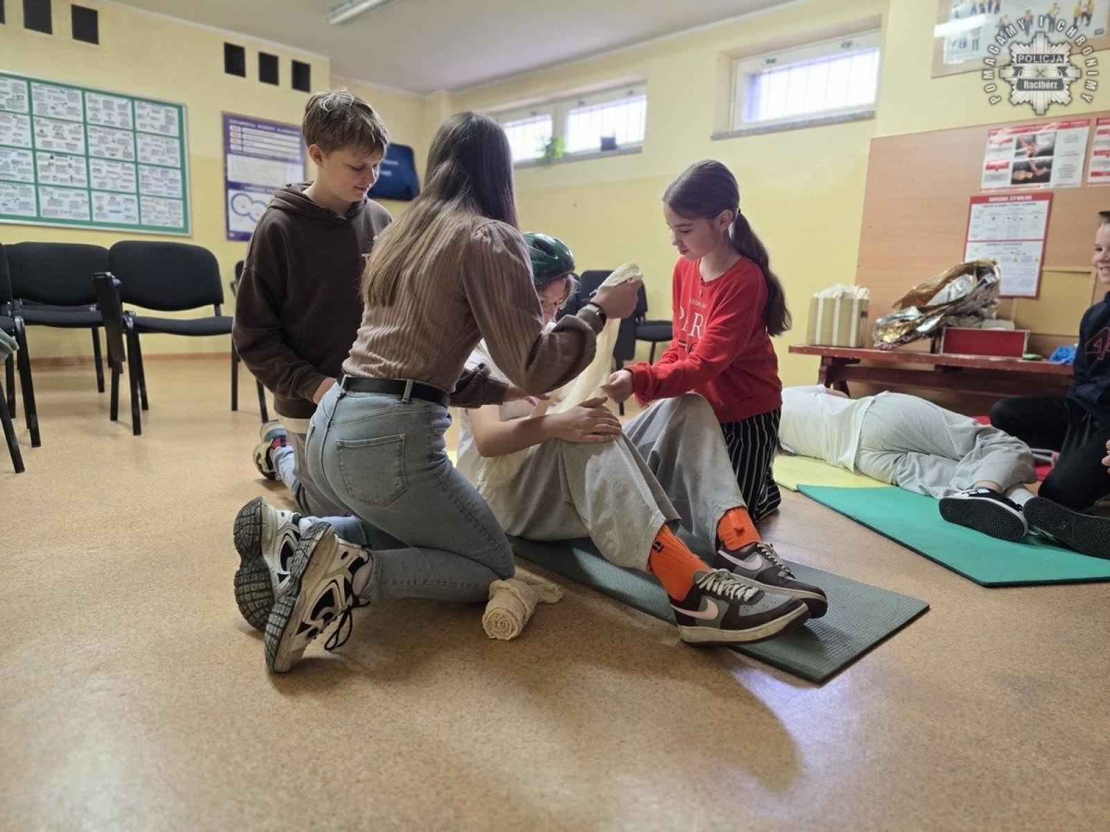 Zdjęcie w galerii na portalu naszraciborz.pl: Powiatowe eliminacje do Ogólnopolskiego Turnieju Bezpieczeństwa w Ruchu Drogowym w SP nr 18 w Raciborzu wiadomości z regionu