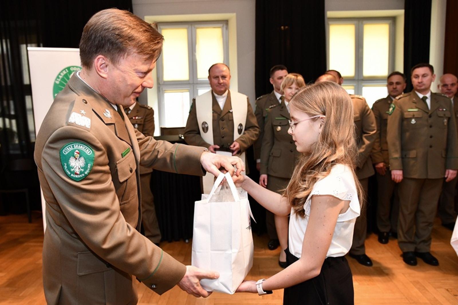 Zdjęcie w galerii na portalu naszraciborz.pl: Spotkanie wielkanocne w Śląskim Oddziale Straży Granicznej w Raciborzu wiadomości z regionu