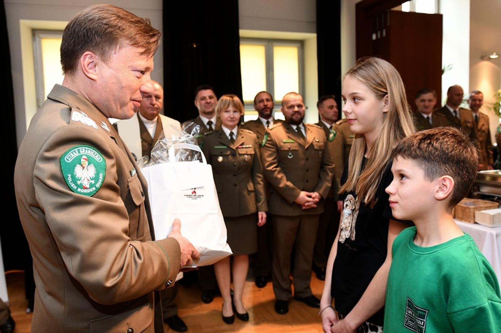 Zdjęcie w galerii na portalu naszraciborz.pl: Spotkanie wielkanocne w Śląskim Oddziale Straży Granicznej w Raciborzu wiadomości z regionu