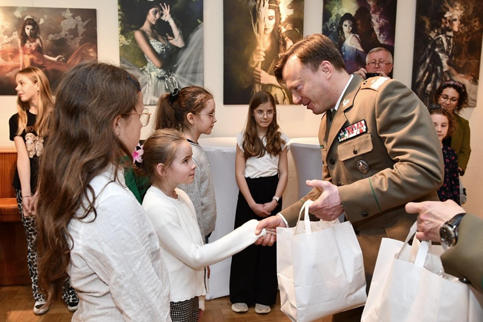 Zdjęcie w galerii na portalu naszraciborz.pl: Spotkanie wielkanocne w Śląskim Oddziale Straży Granicznej w Raciborzu wiadomości z regionu