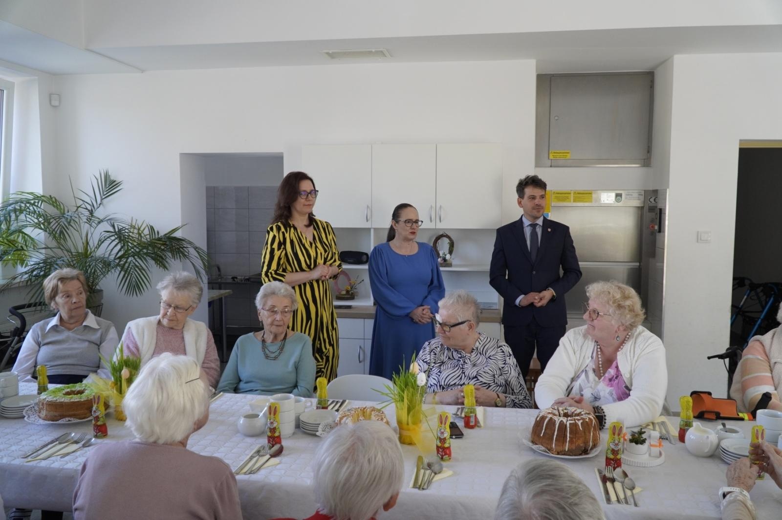 Zdjęcie w galerii na portalu naszraciborz.pl: Śniadanie wielkanocne w Dziennym Domu Pomocy Społecznej wiadomości z regionu