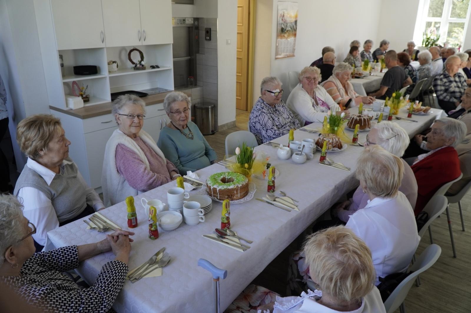 Zdjęcie w galerii na portalu naszraciborz.pl: Śniadanie wielkanocne w Dziennym Domu Pomocy Społecznej wiadomości z regionu