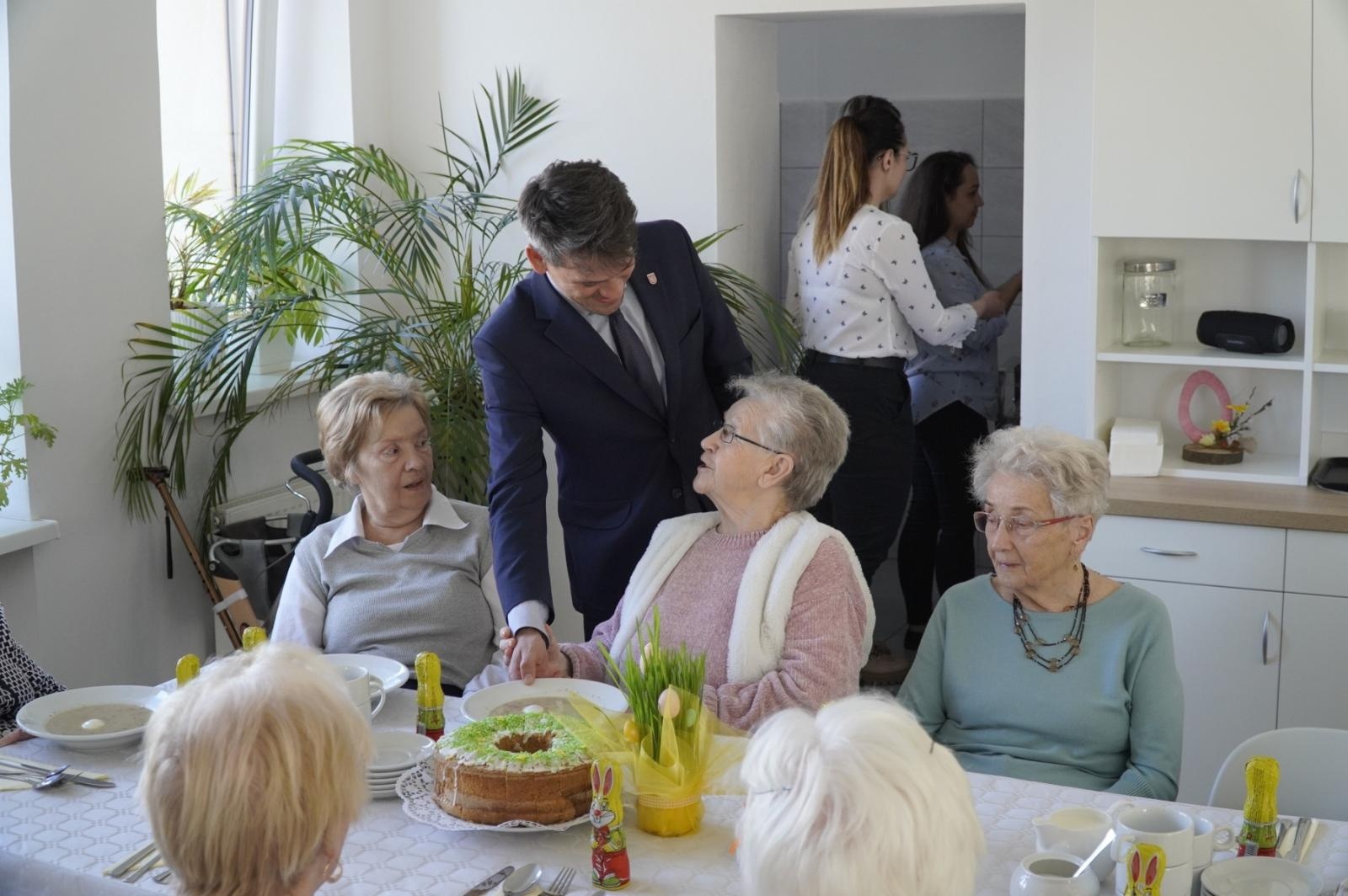 Zdjęcie w galerii na portalu naszraciborz.pl: Śniadanie wielkanocne w Dziennym Domu Pomocy Społecznej wiadomości z regionu