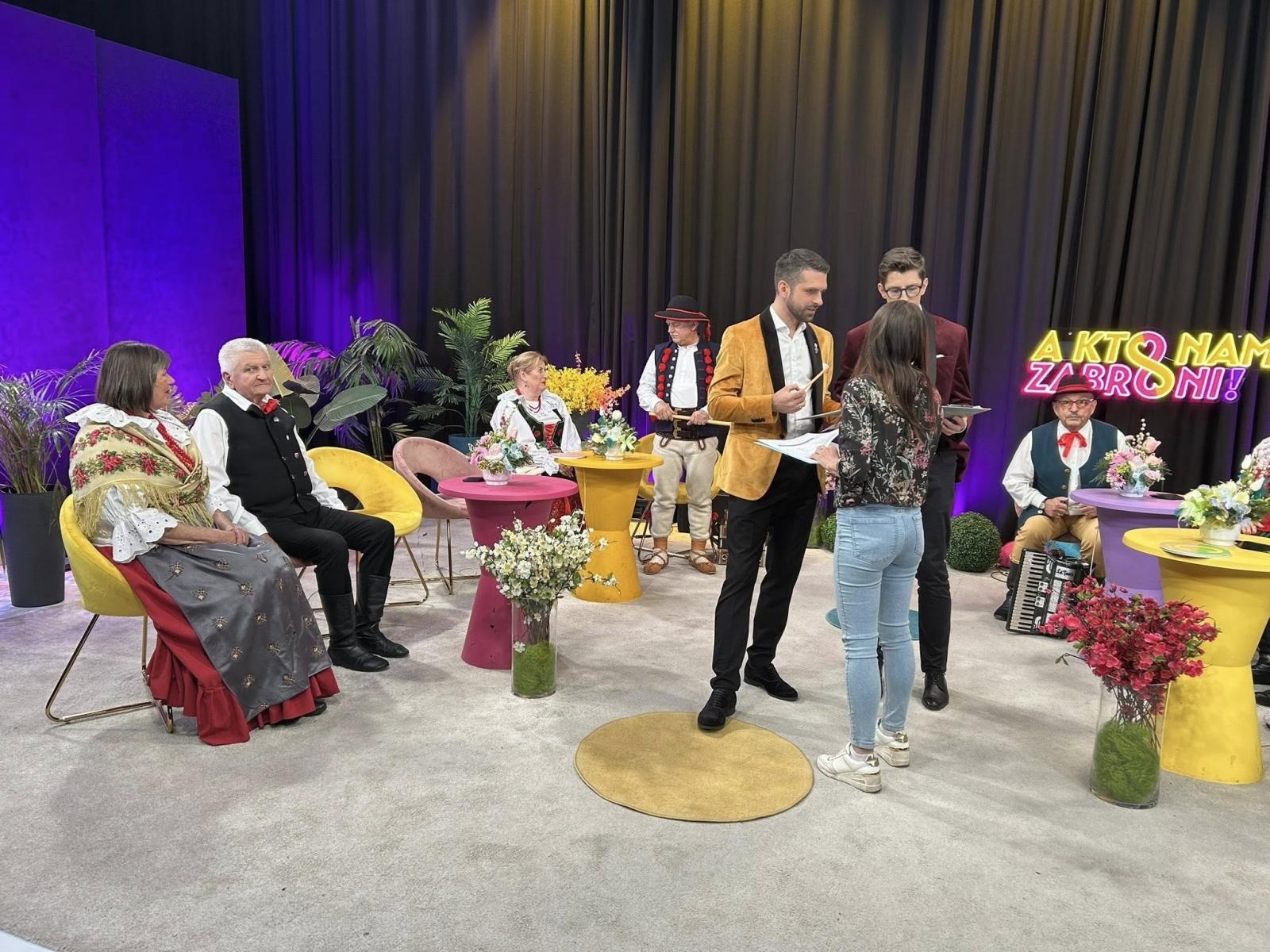 Zdjęcie w galerii na portalu naszraciborz.pl: Strzecha Seniorzy w wielkanocnej audycji TVP3 wiadomości z regionu