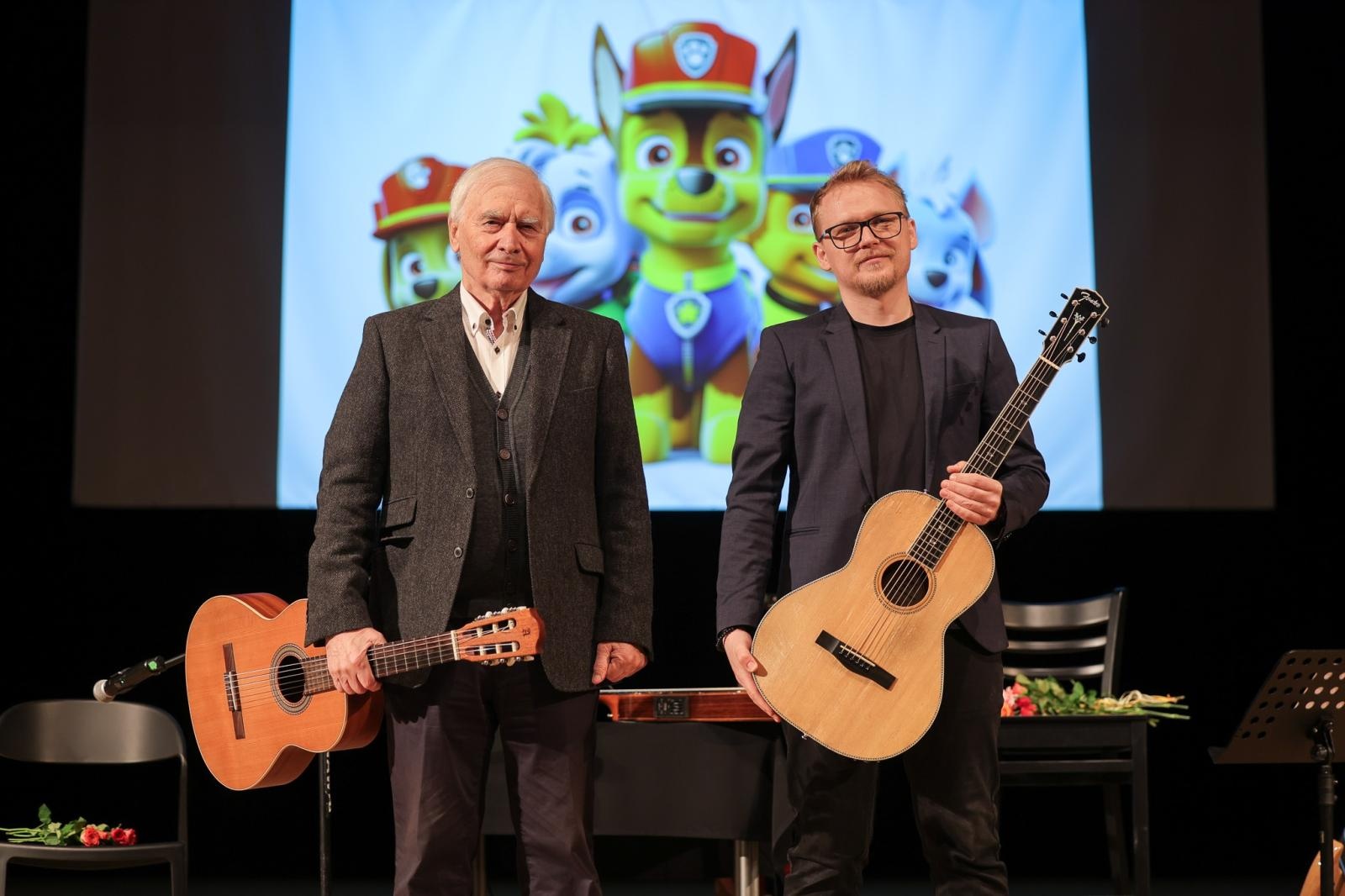 Zdjęcie w galerii na portalu naszraciborz.pl: Ile brzmień ma gitara? Gitary elektryczne na koncertach umuzykalniających w RCK wiadomości z regionu