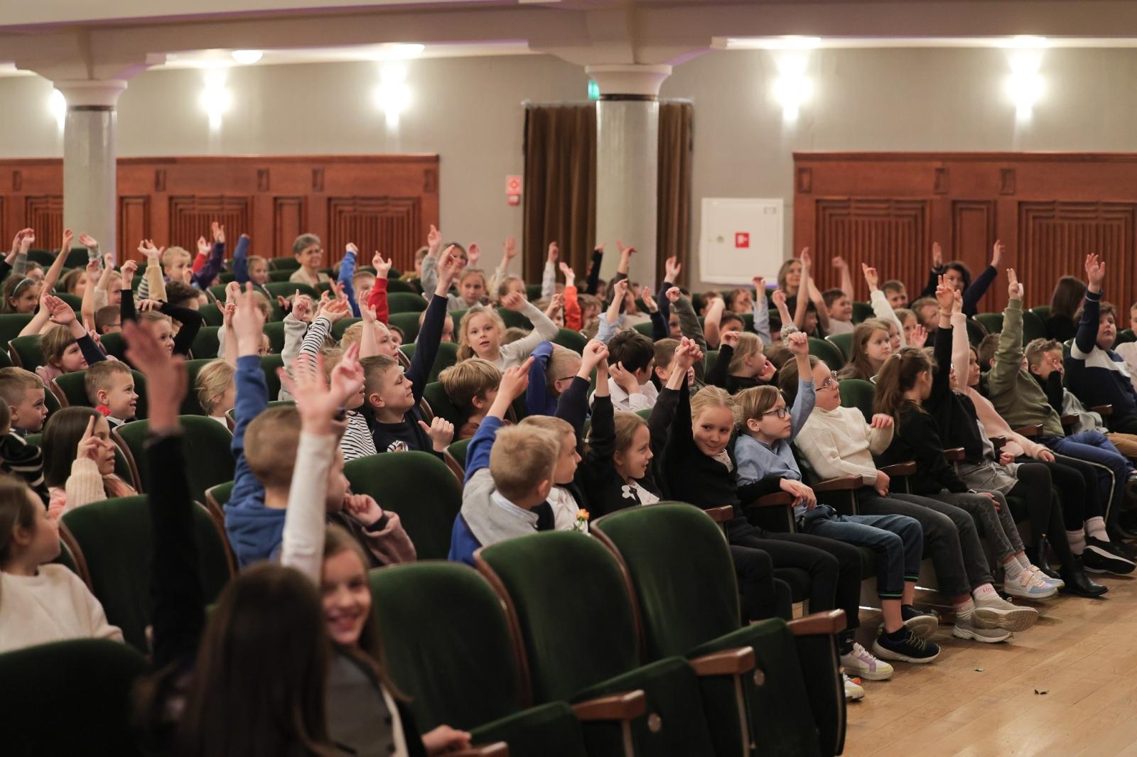 Zdjęcie w galerii na portalu naszraciborz.pl: Ile brzmień ma gitara? Gitary elektryczne na koncertach umuzykalniających w RCK wiadomości z regionu