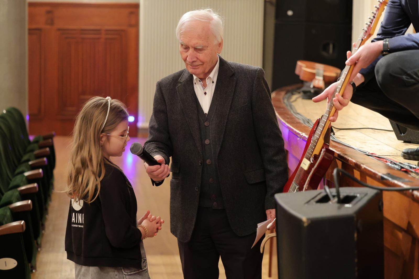 Zdjęcie w galerii na portalu naszraciborz.pl: Ile brzmień ma gitara? Gitary elektryczne na koncertach umuzykalniających w RCK wiadomości z regionu