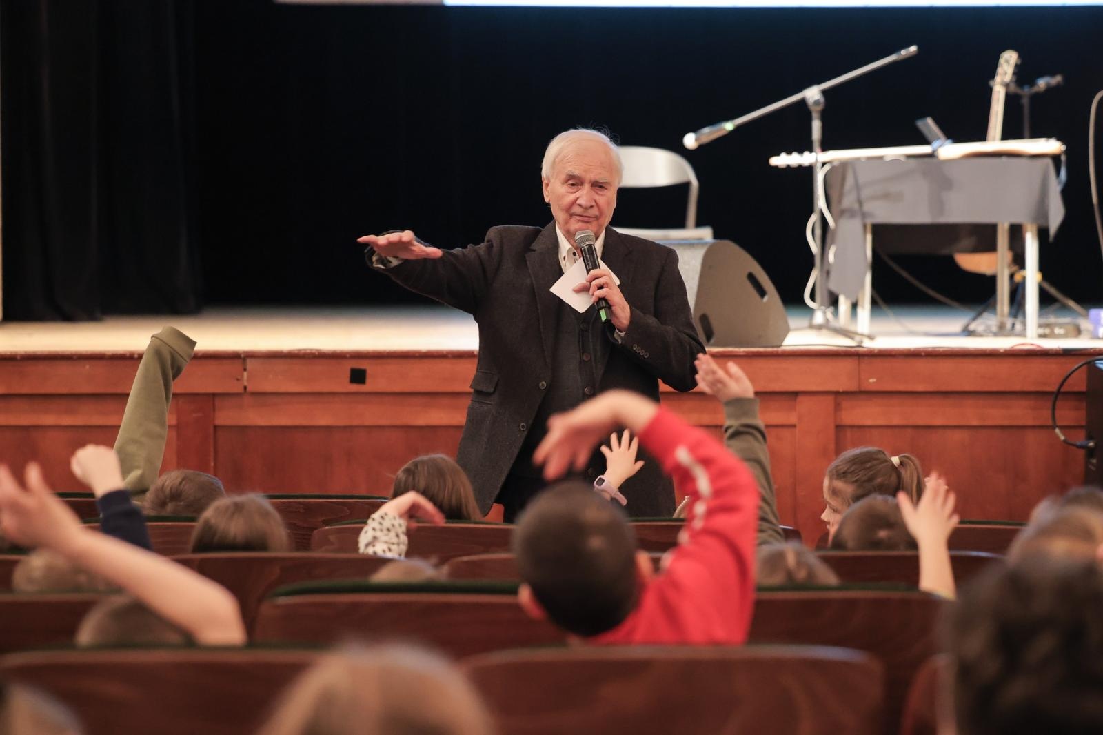 Zdjęcie w galerii na portalu naszraciborz.pl: Ile brzmień ma gitara? Gitary elektryczne na koncertach umuzykalniających w RCK wiadomości z regionu