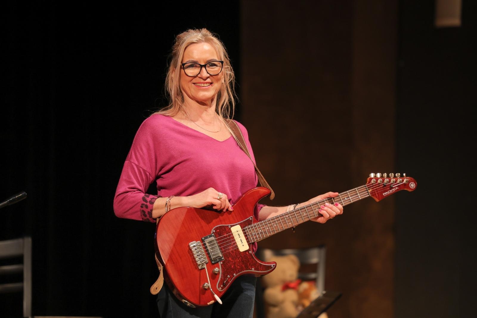 Zdjęcie w galerii na portalu naszraciborz.pl: Ile brzmień ma gitara? Gitary elektryczne na koncertach umuzykalniających w RCK wiadomości z regionu