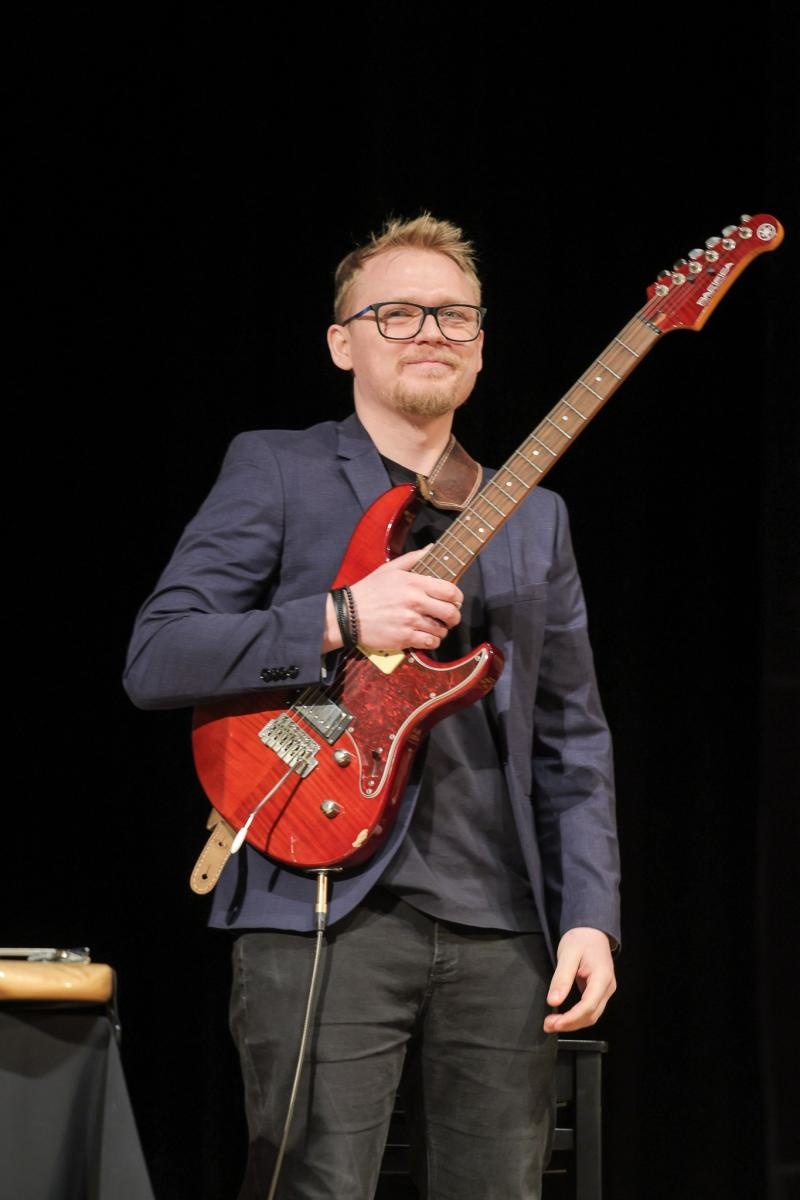 Zdjęcie w galerii na portalu naszraciborz.pl: Ile brzmień ma gitara? Gitary elektryczne na koncertach umuzykalniających w RCK wiadomości z regionu