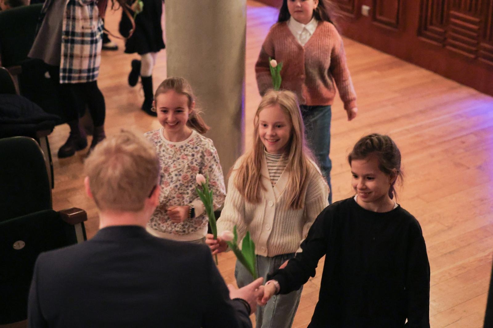 Zdjęcie w galerii na portalu naszraciborz.pl: Ile brzmień ma gitara? Gitary elektryczne na koncertach umuzykalniających w RCK wiadomości z regionu