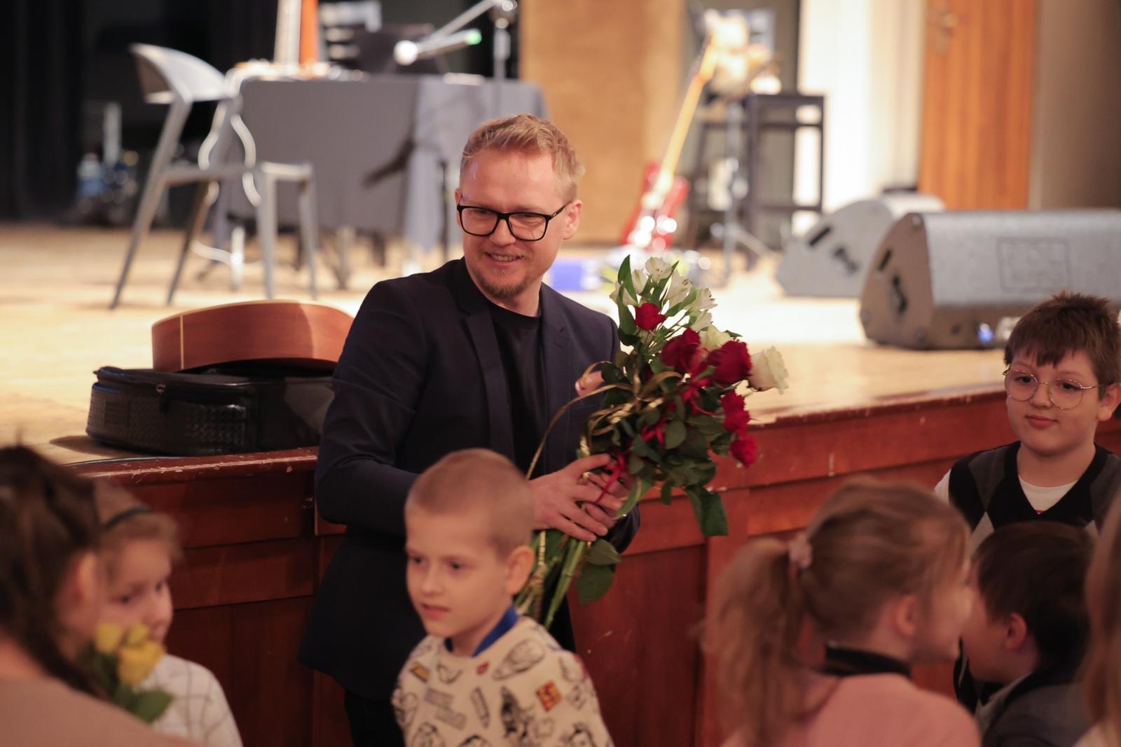 Zdjęcie w galerii na portalu naszraciborz.pl: Ile brzmień ma gitara? Gitary elektryczne na koncertach umuzykalniających w RCK wiadomości z regionu