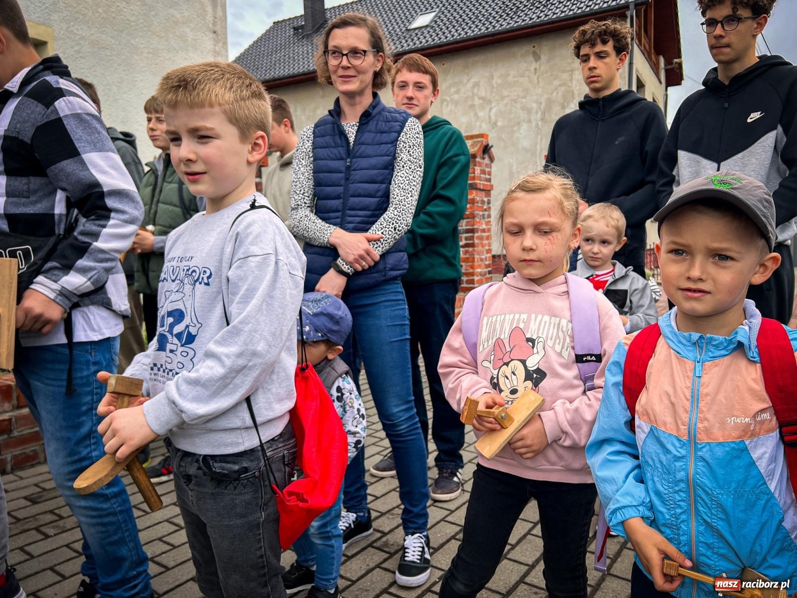Zdjęcie w galerii na portalu naszraciborz.pl: Wielkopiątkowe klekotanie w Sudole. Tradycją zainteresowała się TVP [FOTO i WIDEO] wiadomości z regionu
