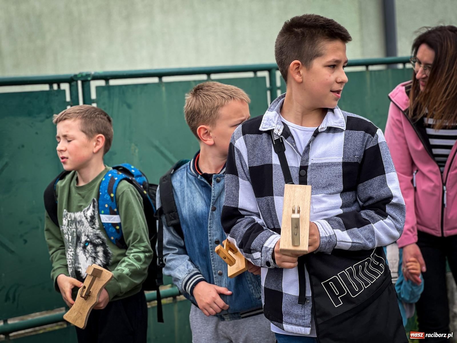 Zdjęcie w galerii na portalu naszraciborz.pl: Wielkopiątkowe klekotanie w Sudole. Tradycją zainteresowała się TVP [FOTO i WIDEO] wiadomości z regionu